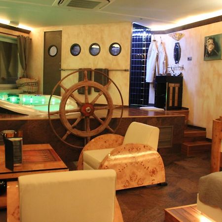 Bubble Lounge Hotel Hooglede エクステリア 写真