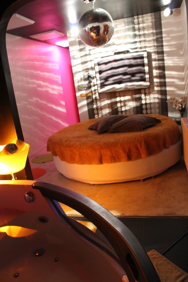 Bubble Lounge Hotel Hooglede エクステリア 写真